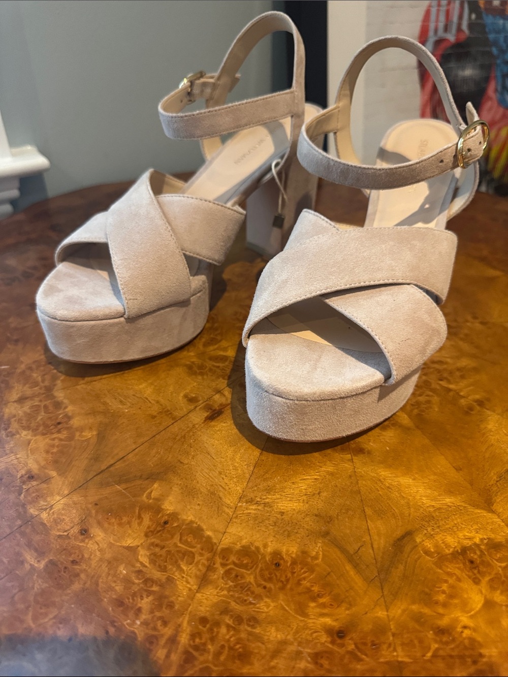 Stuart Weitzman - Picture 4 of 7